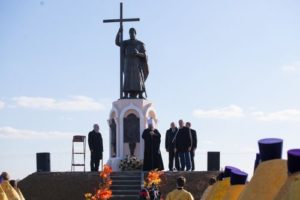 На церемонии открытия памятника Святому Равноапостольному князю Владимиру
